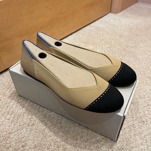Rothys NIB Size 9 Flats in Camel and Black